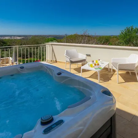 Вилла Laura By Interhome Коромачно