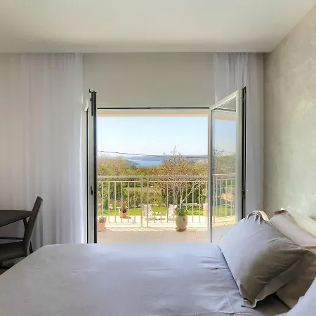 Laura By Interhome Коромачно