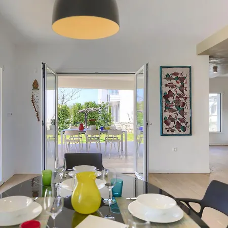 Laura By Interhome Коромачно