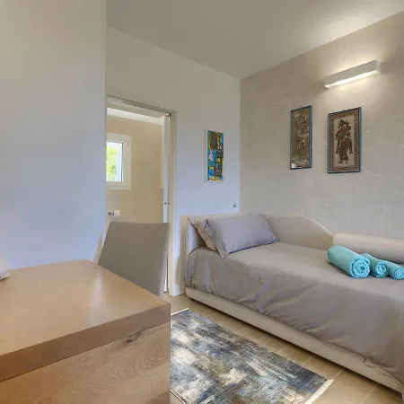 Laura By Interhome * Коромачно